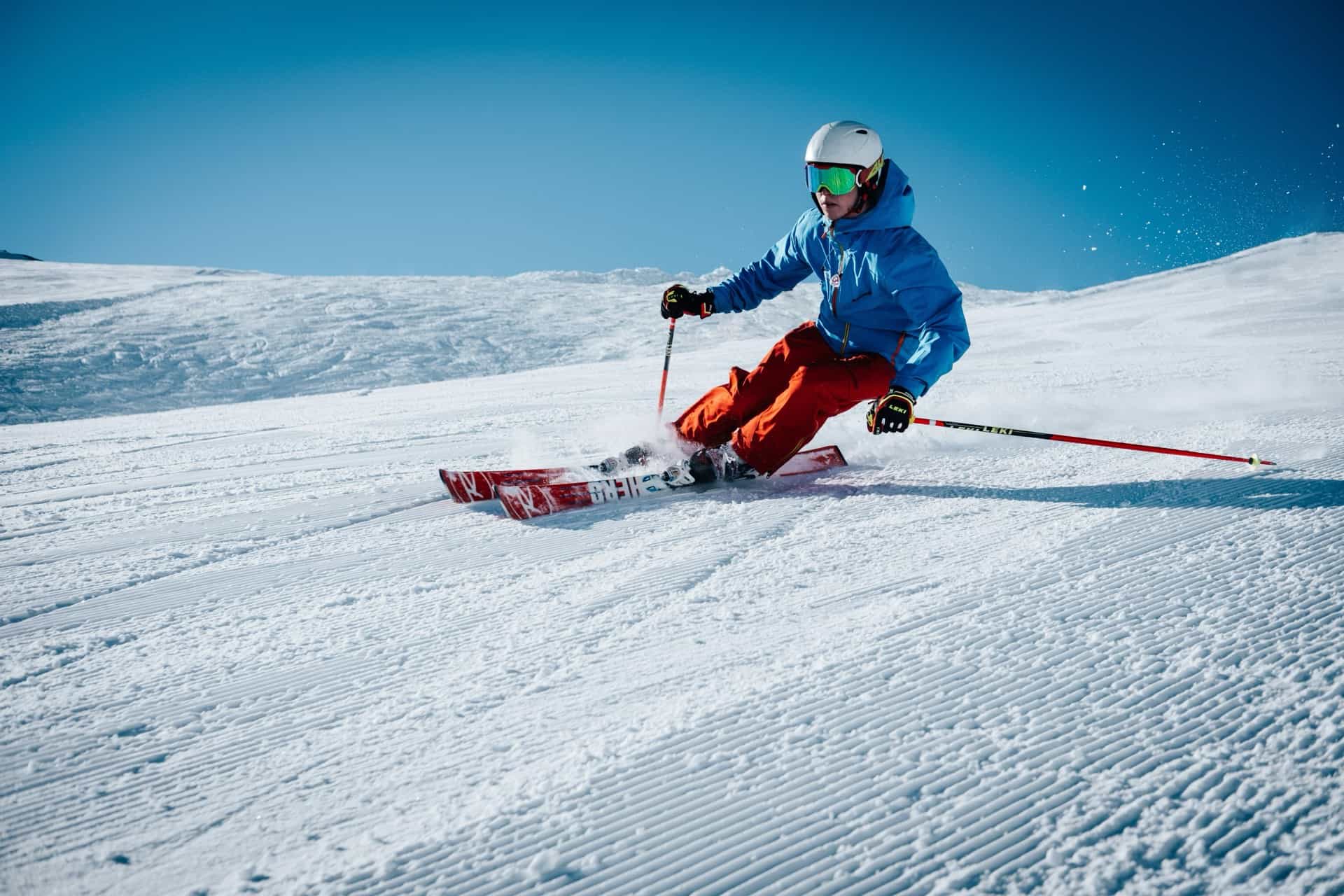 Skieur en action sur les pistes